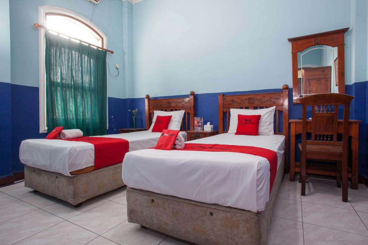 Reddoorz @ Genteng Surabaya 2 Ngoại thất bức ảnh