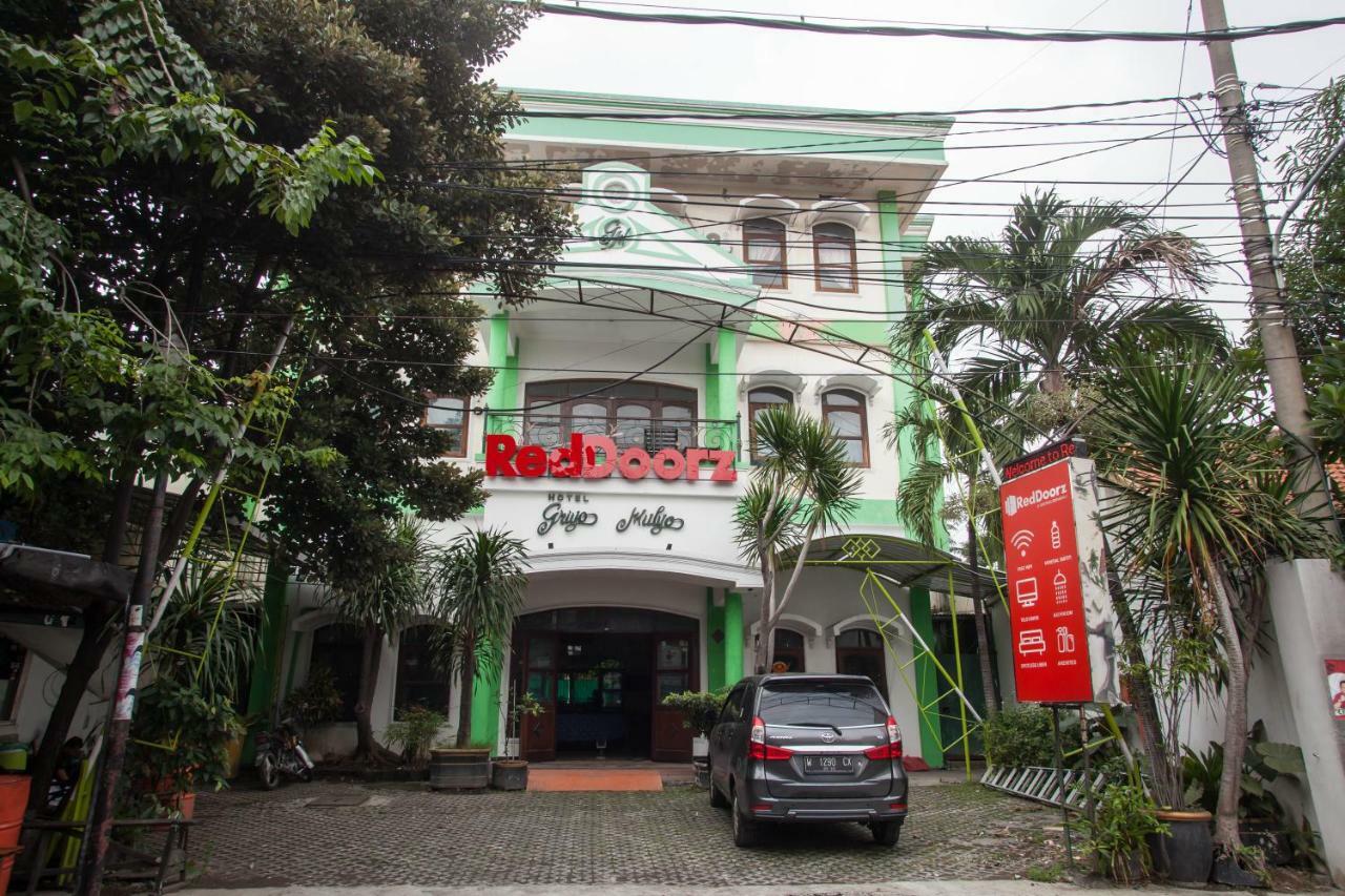 Reddoorz @ Genteng Surabaya 2 Ngoại thất bức ảnh