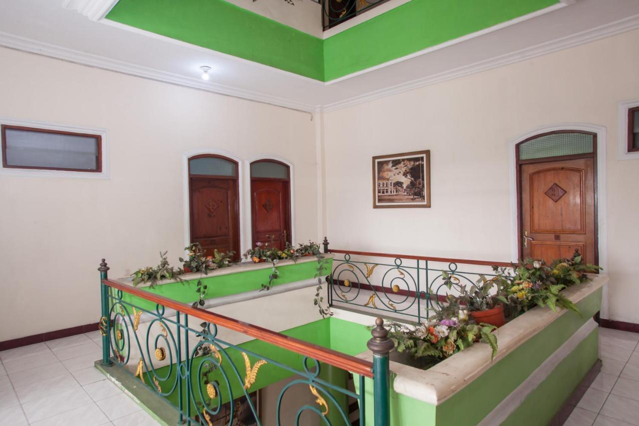 Reddoorz @ Genteng Surabaya 2 Ngoại thất bức ảnh